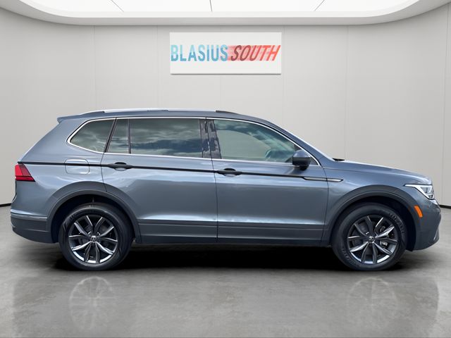 2022 Volkswagen Tiguan view 2