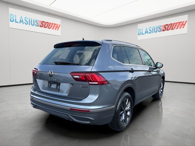 2022 Volkswagen Tiguan view 3