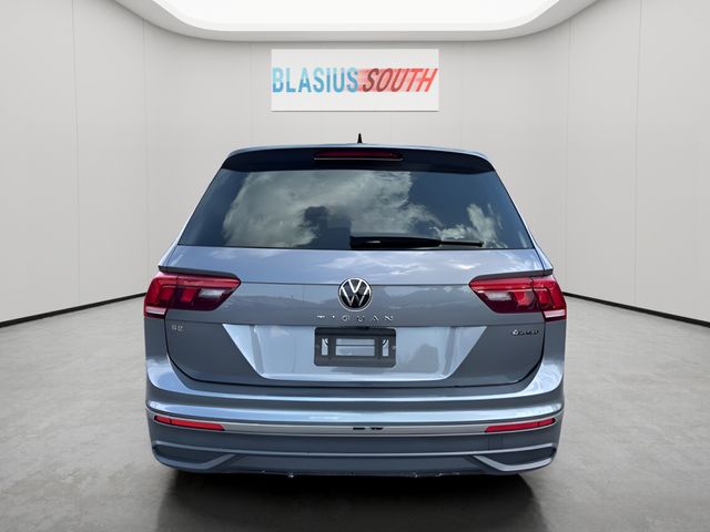 2022 Volkswagen Tiguan view 4
