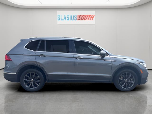 2023 Volkswagen Tiguan view 2