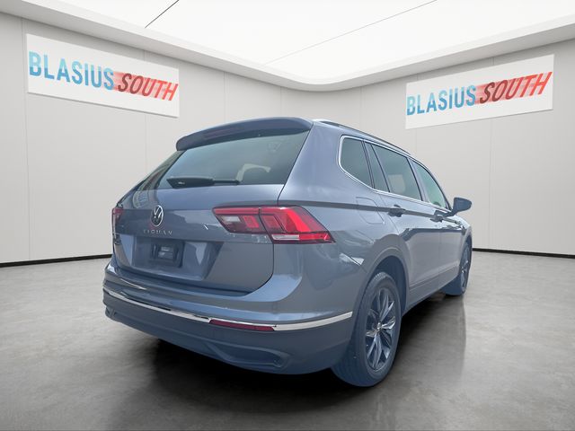 2023 Volkswagen Tiguan view 3