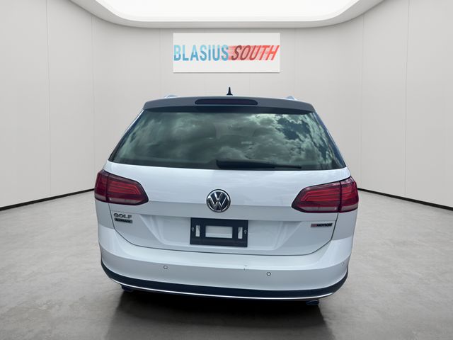 2019 Volkswagen Golf Alltrack view 4