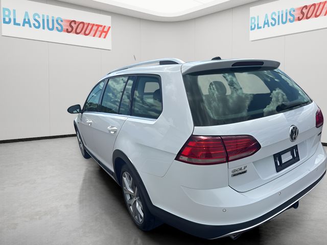 2019 Volkswagen Golf Alltrack view 5