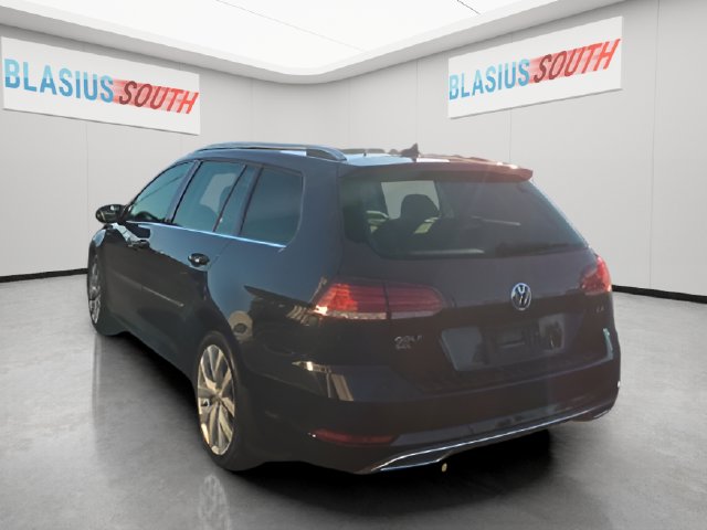 2018 Volkswagen Golf SportWagen view 5