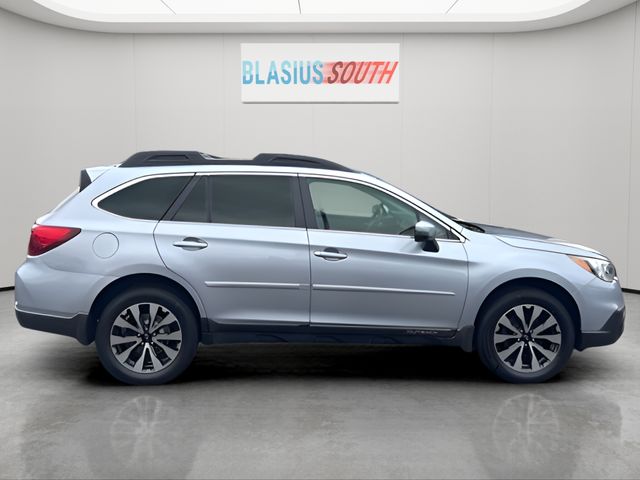2017 Subaru Outback view 2