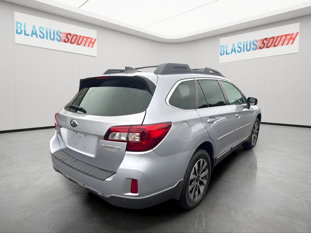 2017 Subaru Outback view 3