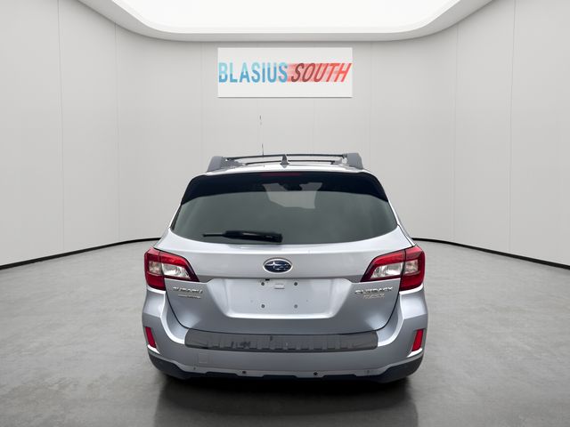 2017 Subaru Outback view 4