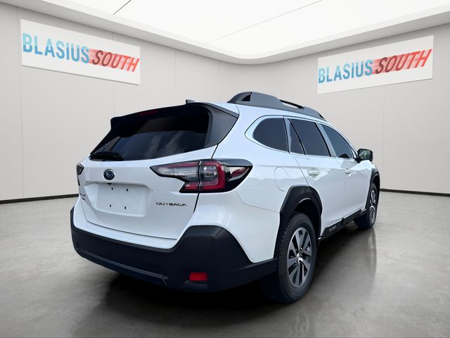2024 Subaru Outback view 3