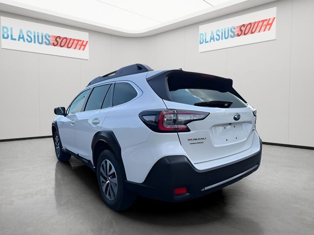 2024 Subaru Outback view 5