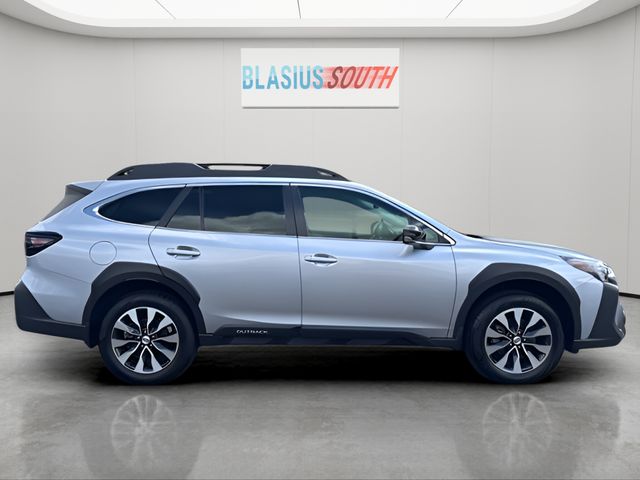 2024 Subaru Outback view 2