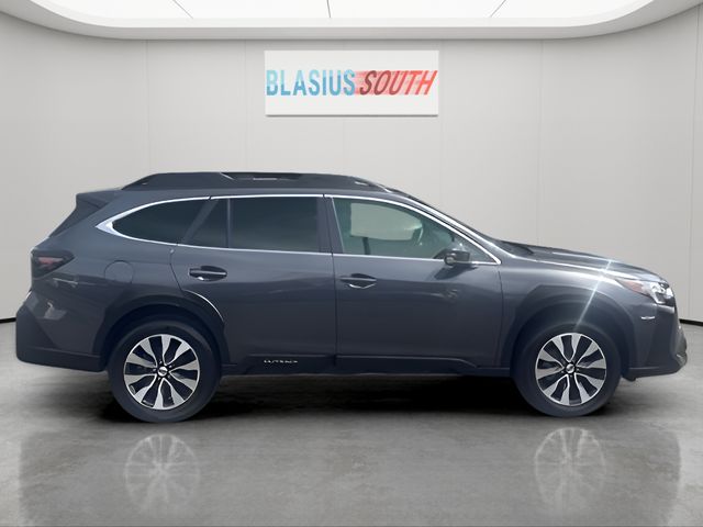 2023 Subaru Outback view 2
