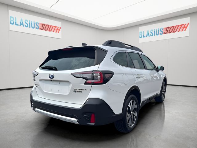 2020 Subaru Outback view 3