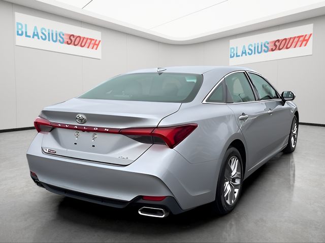 2021 Toyota Avalon view 3