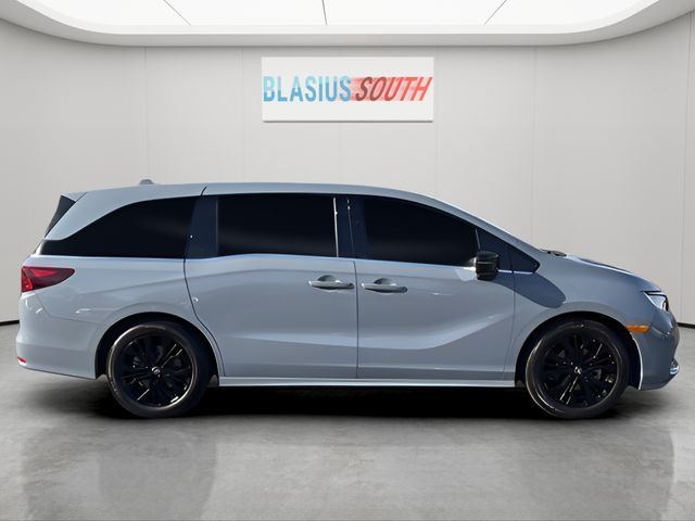 2024 Honda Odyssey view 2