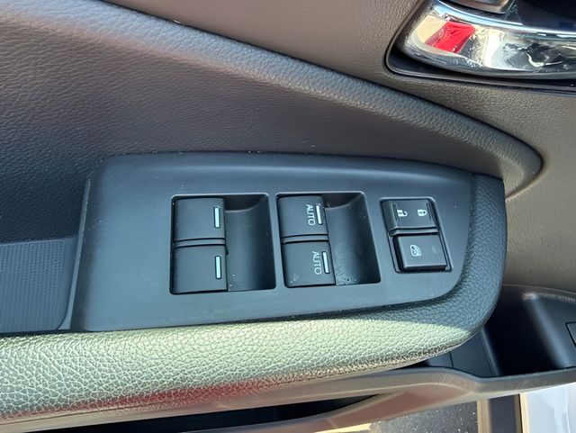 2022 Honda Pilot view 2