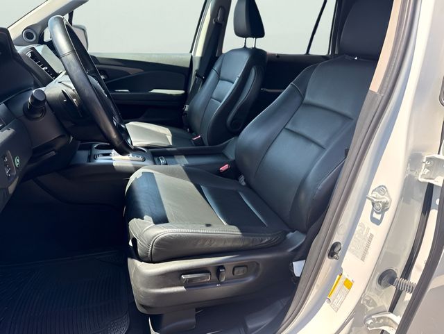 2022 Honda Pilot view 4