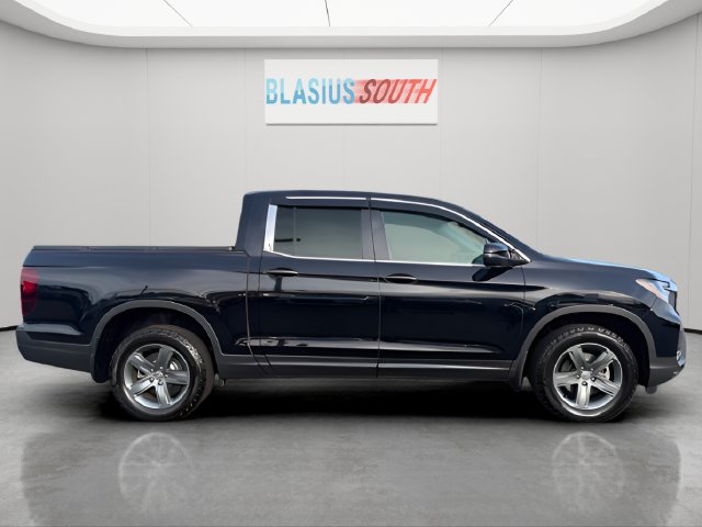 2023 Honda Ridgeline view 2