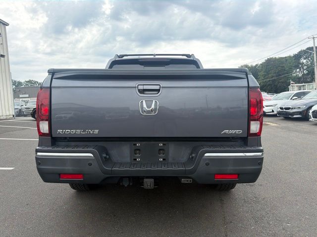 2020 Honda Ridgeline view 4