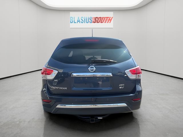 2015 Nissan Pathfinder view 4