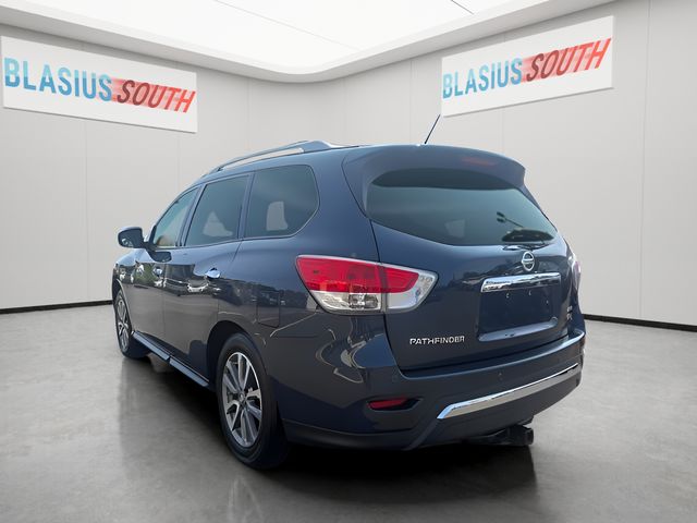 2015 Nissan Pathfinder view 5