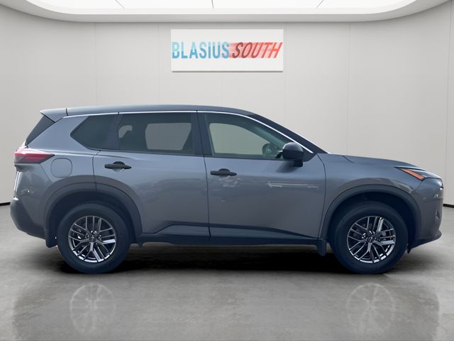 2023 Nissan Rogue view 2