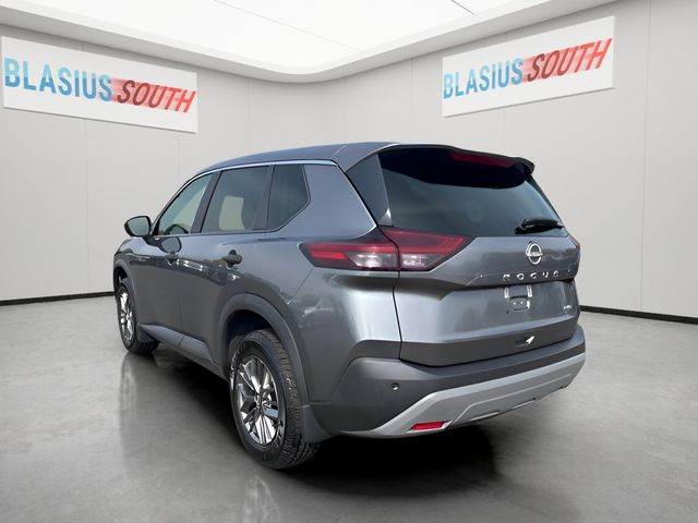 2023 Nissan Rogue view 5