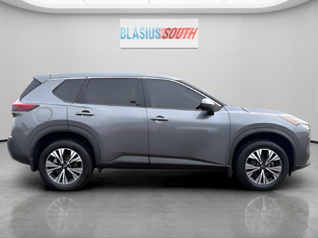 2023 Nissan Rogue view 2