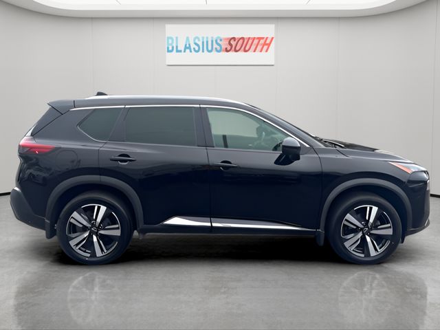 2023 Nissan Rogue view 2