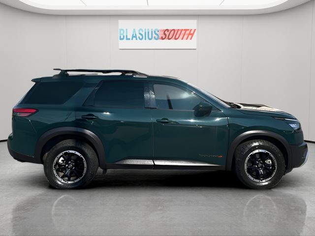 2023 Nissan Pathfinder view 2