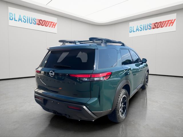 2023 Nissan Pathfinder view 3