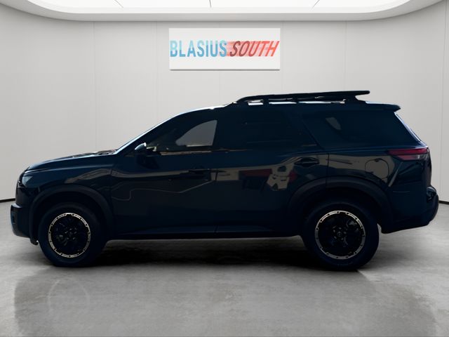 2023 Nissan Pathfinder view 5