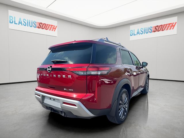 2023 Nissan Pathfinder view 3
