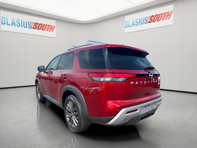2023 Nissan Pathfinder view 5