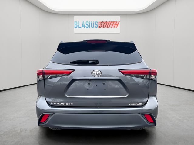 2020 Toyota Highlander view 4