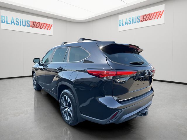 2023 Toyota Highlander view 5