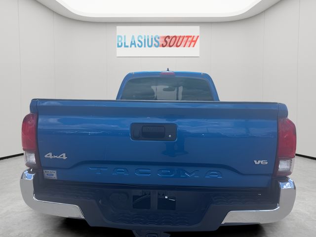 2018 Toyota Tacoma view 4