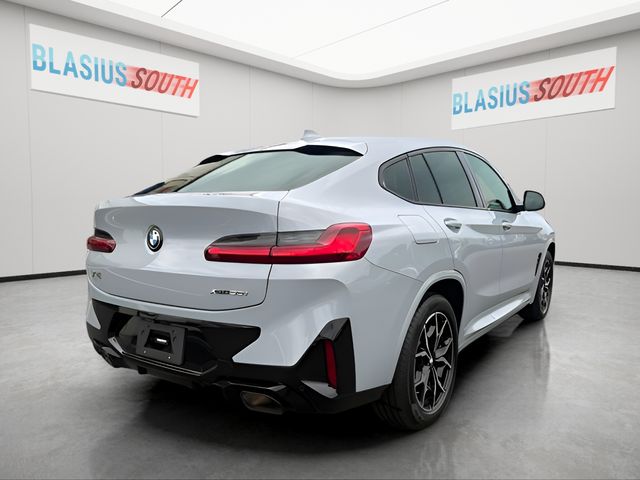 2023 BMW X4 view 3
