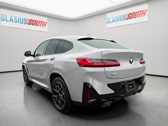 2023 BMW X4 view 5