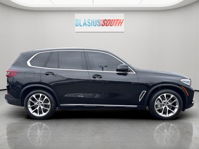 2023 BMW X5 view 2