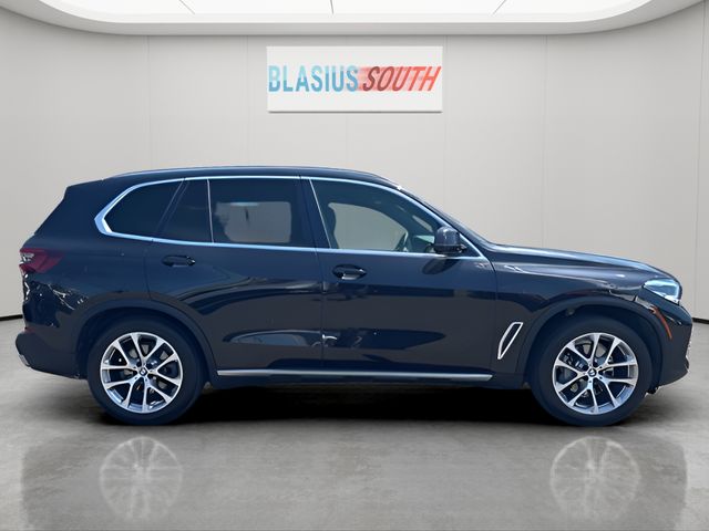 2023 BMW X5 view 2