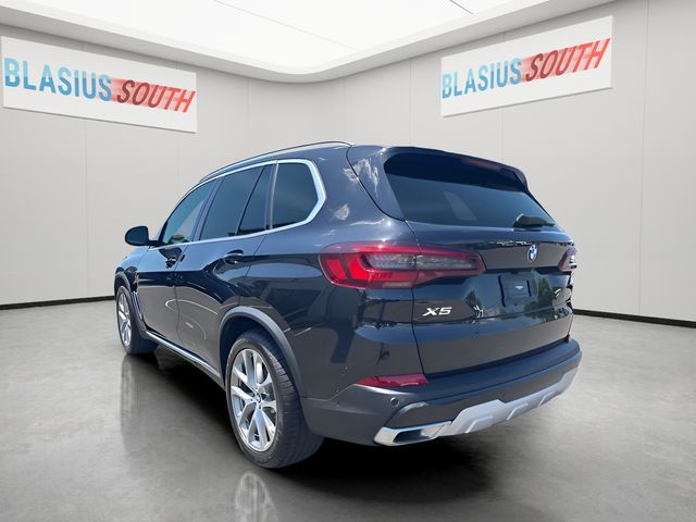 2023 BMW X5 view 5