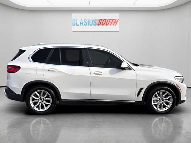 2022 BMW X5 view 2