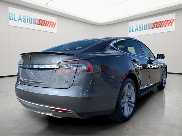 2016 Tesla Model S view 3