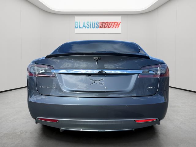 2016 Tesla Model S view 4