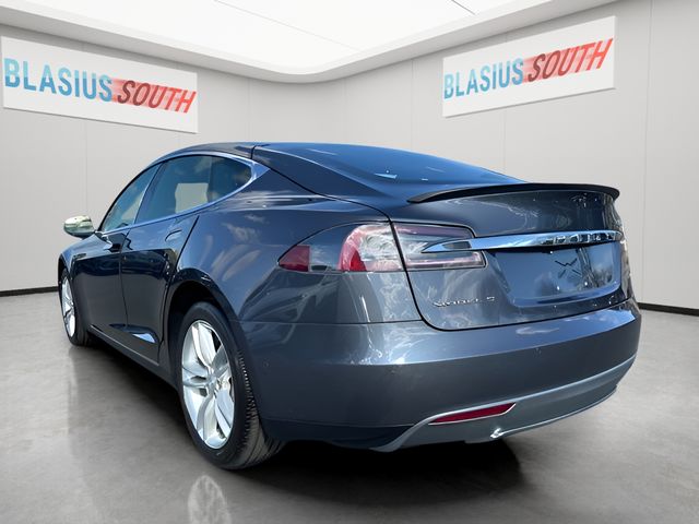 2016 Tesla Model S view 5