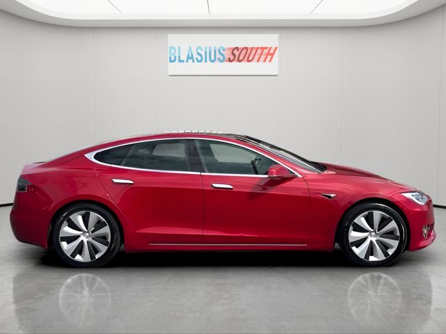 2021 Tesla Model S view 2