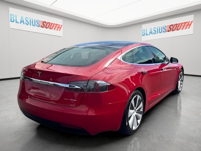 2021 Tesla Model S view 3