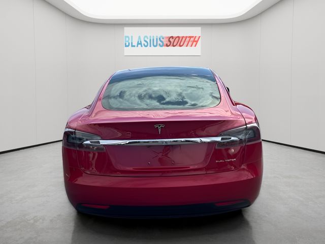 2021 Tesla Model S view 4