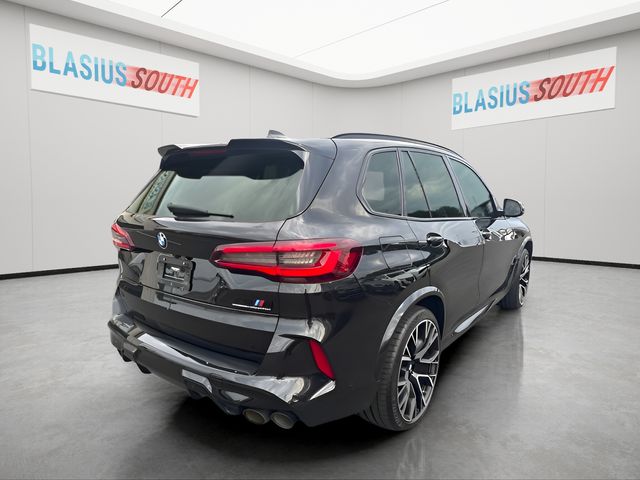 2022 BMW X5 M view 4
