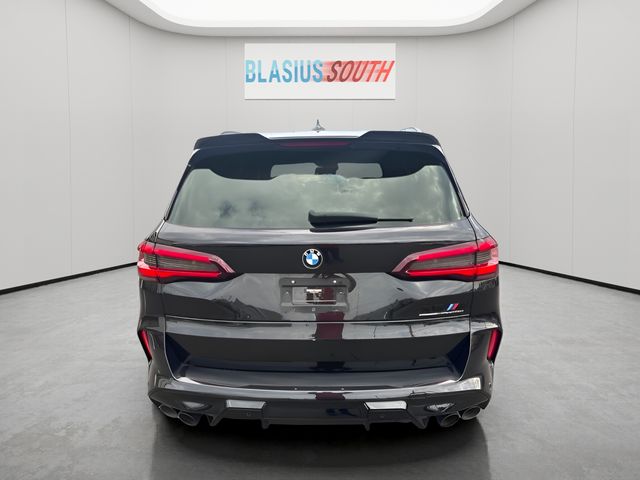 2022 BMW X5 M view 5